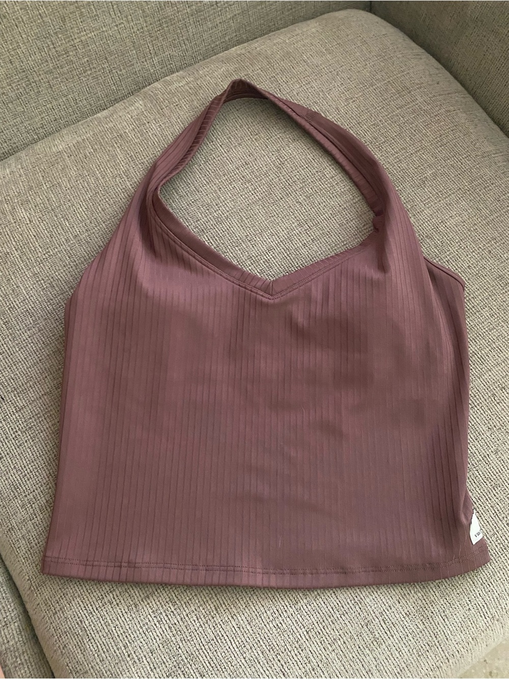 Vuori Ribbed V-Neck Halter Crop Top - Mauve